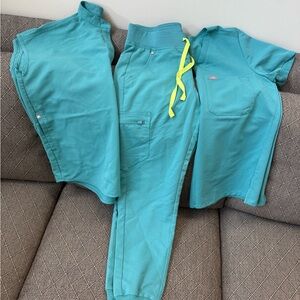 Women’s Figs Teal Scrub Set